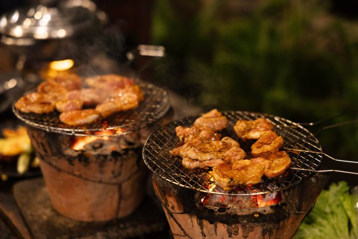 Known among locals as a must-try Phu Quoc restaurant, this spot delivers rich flavors, grilled perfection, and island vibes.