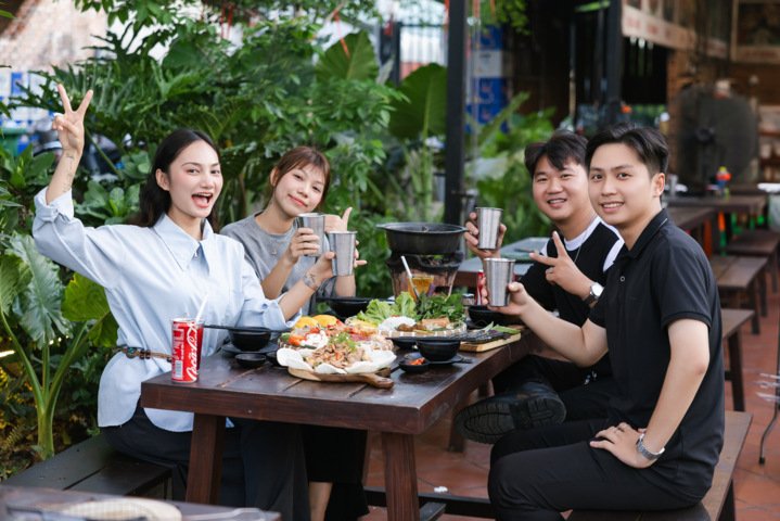 Savor smoky BBQ delights at one of Phu Quoc’s top-rated dining spots, perfect for foodies and chill drinkers alike.